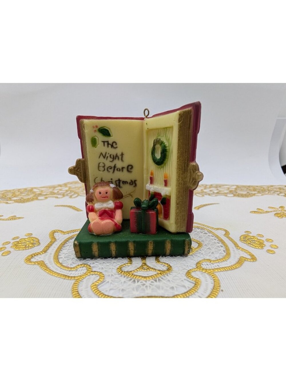 The Night Before Christmas book Ornament 2.25" vintage 90s child presents